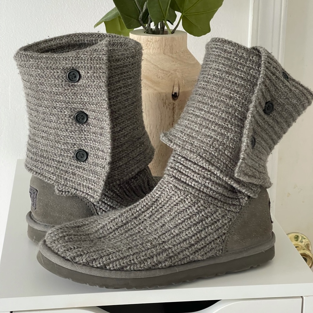 Women’s UGG Classic Cardy Knit Boot - Size 9
